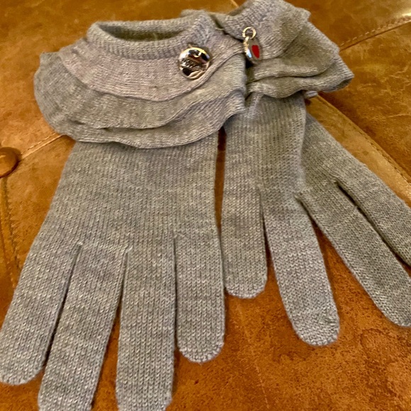 Moschino Knit Gloves with Ruffle Cuffs NWOT - Picture 4 of 10